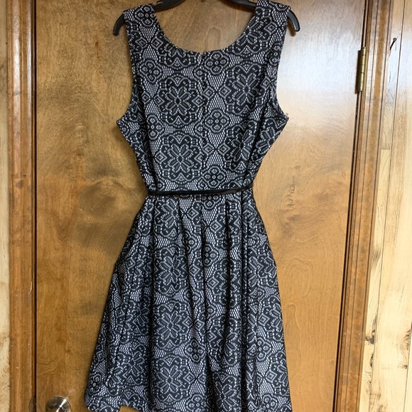 Dress - Picture 2 of 2